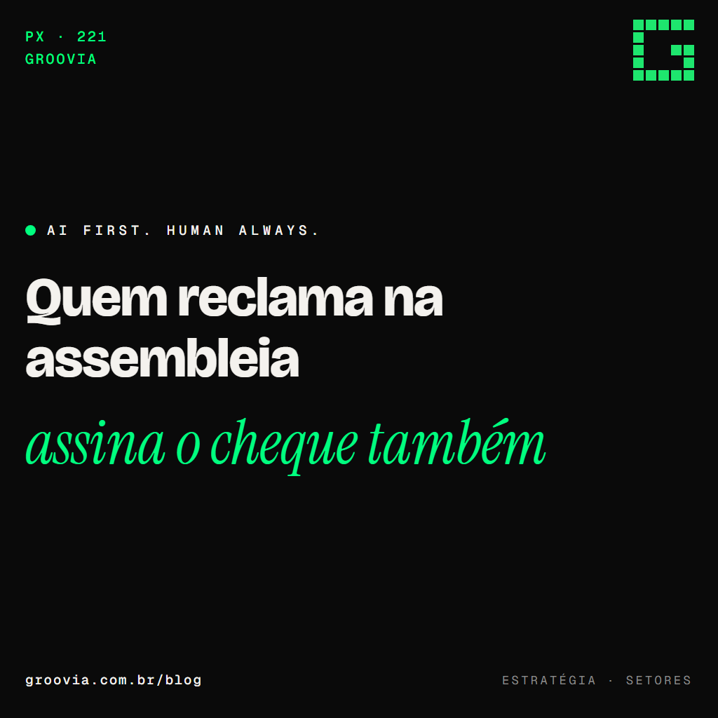 Capa do artigo "IA em cooperativa: o cliente é dono, e isso muda a conversa" — Quem reclama na assembleia; assina o cheque também — Groovia, blog de estratégia e IA para lideranças